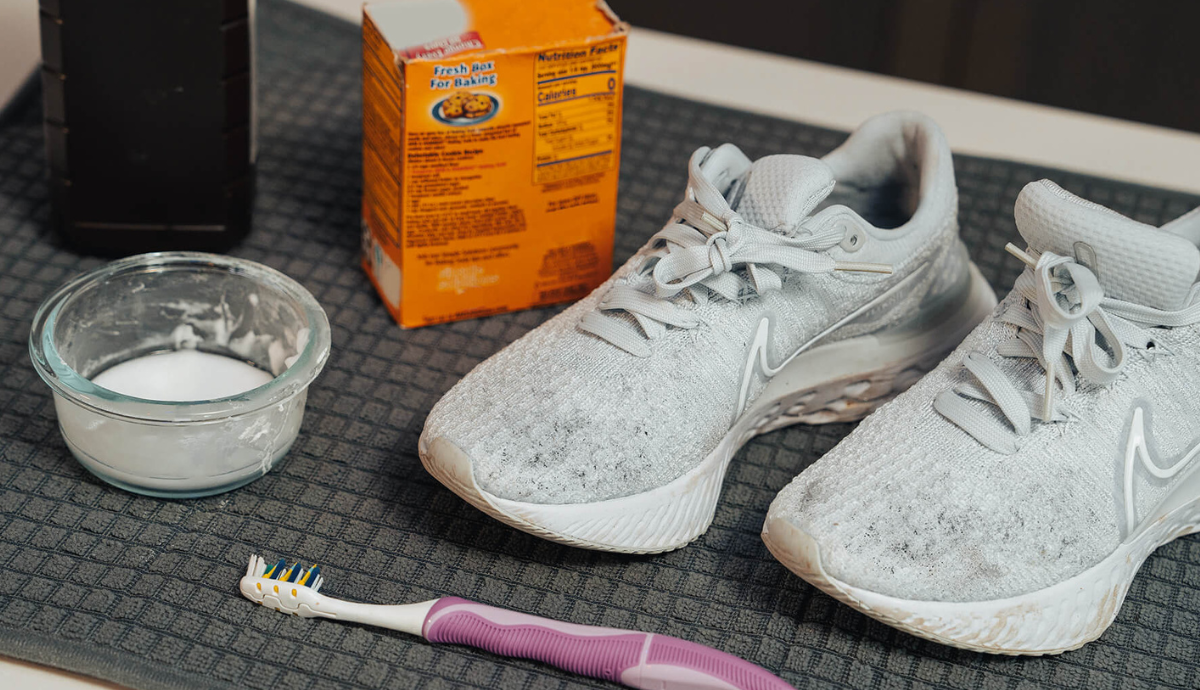 How to Clean Men's Sports Sneakers at Home